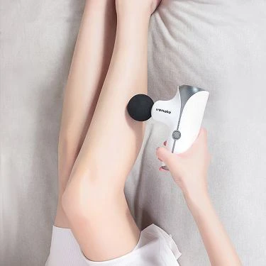 massage gun on feet(002)